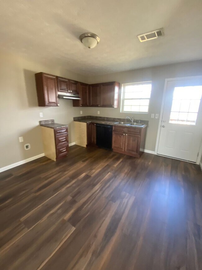 Building Photo - Now Leasing - 3 bedroom 2 bath White Pine, TN