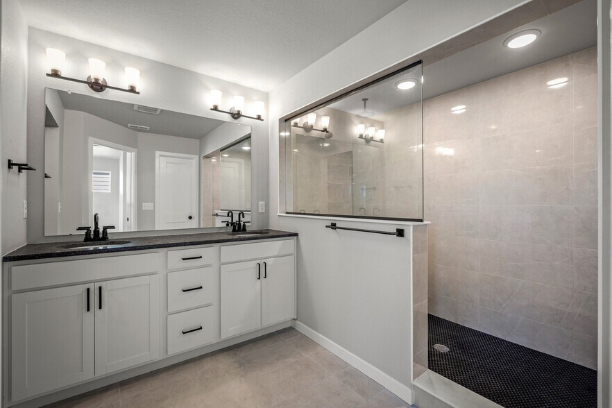 Building Photo - 6373 Scrabble Vw