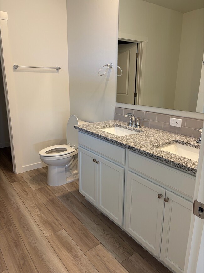 Building Photo - 7821 E Myrtle Bch Dr