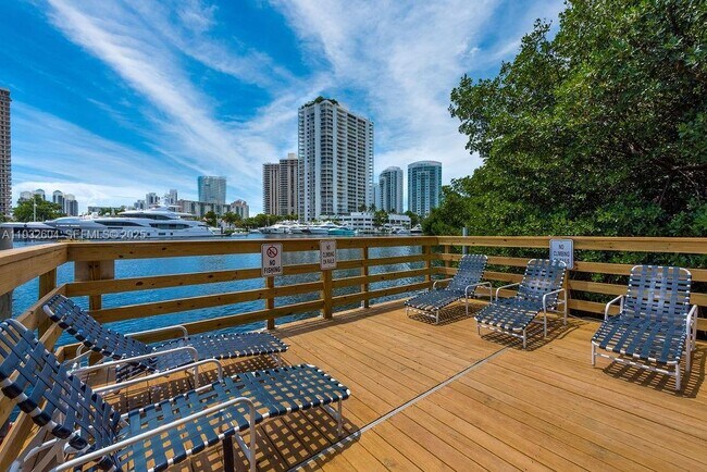 Building Photo - 19999 E Country Club Dr