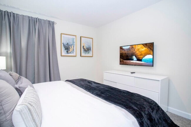 Building Photo - 2713 Bookmark Dr