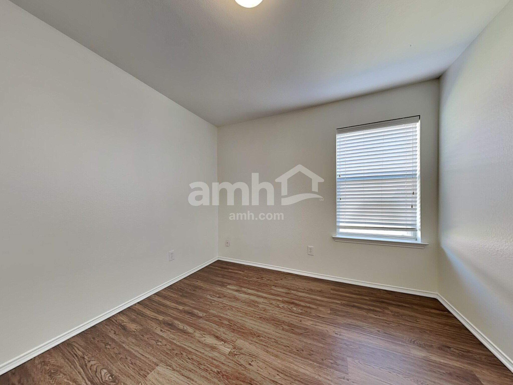 Building Photo - 115 Windsor