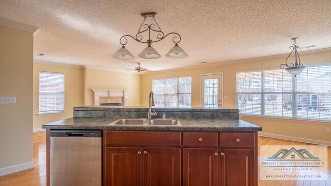 Building Photo - 5002 Blakemore Dr SE