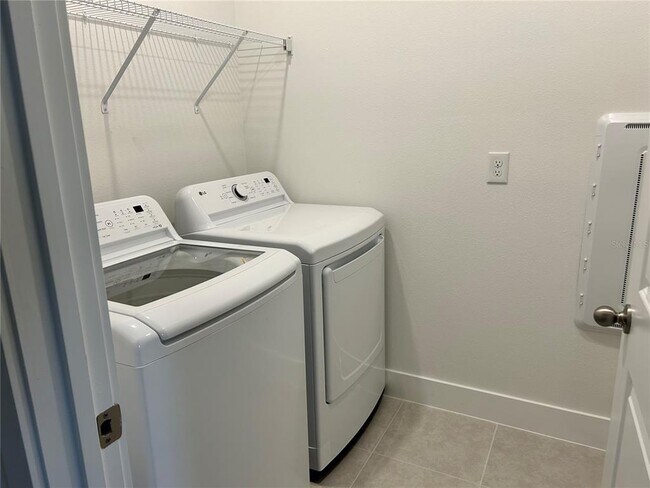 Building Photo - 1130 Desert Candle Dr