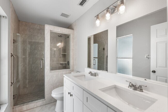 Building Photo - 4011 Levonshire Pl