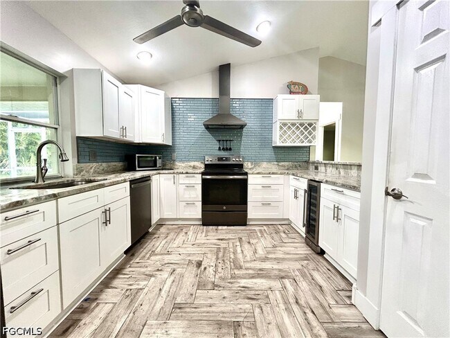 Building Photo - 210 SE 1st Pl