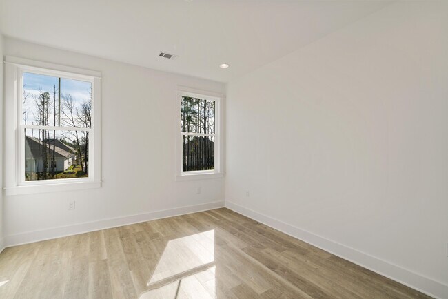 Building Photo - 94 Woodshire Dr