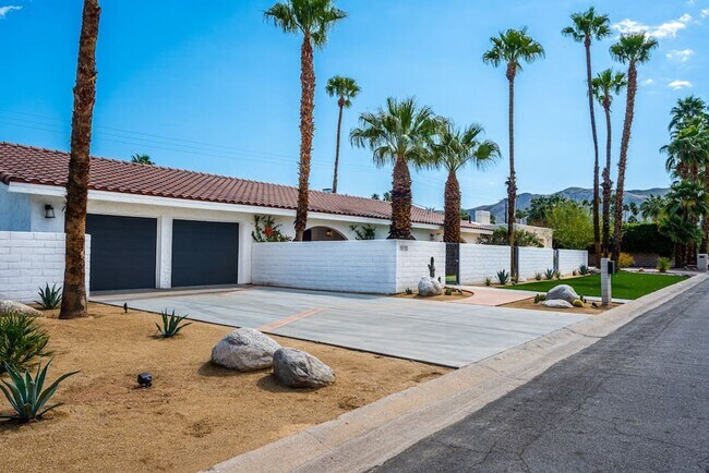 Building Photo - Luxury Mid-Century Retreat in the Heart of the Historic Movie Colony (Monthly Only - No Long Term)