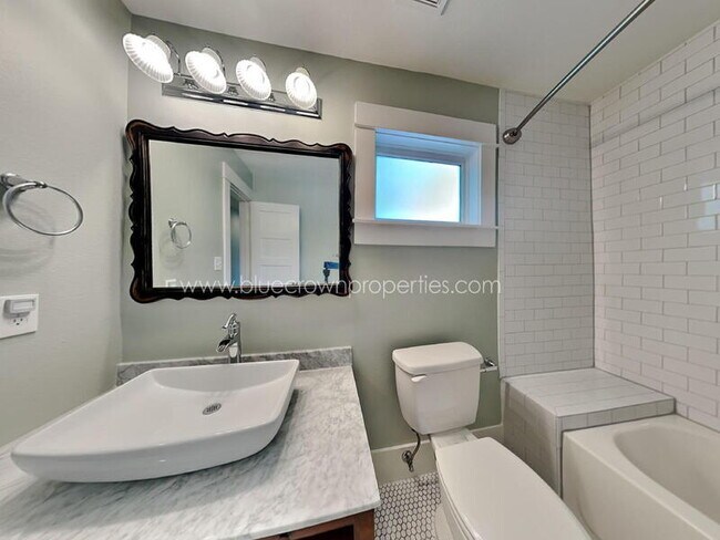 Building Photo - 5536 Tremont St