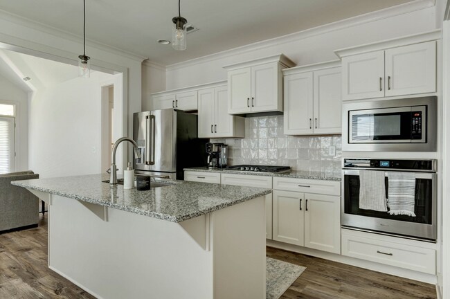 Building Photo - 461 Hamilton Pl