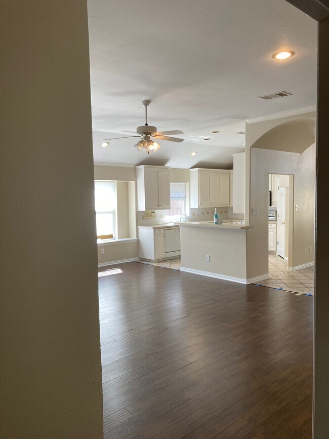 Building Photo - 8520 Western Meadows Dr
