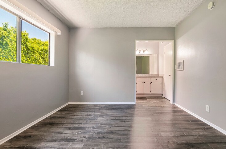 Building Photo - 1215 N McCadden Pl