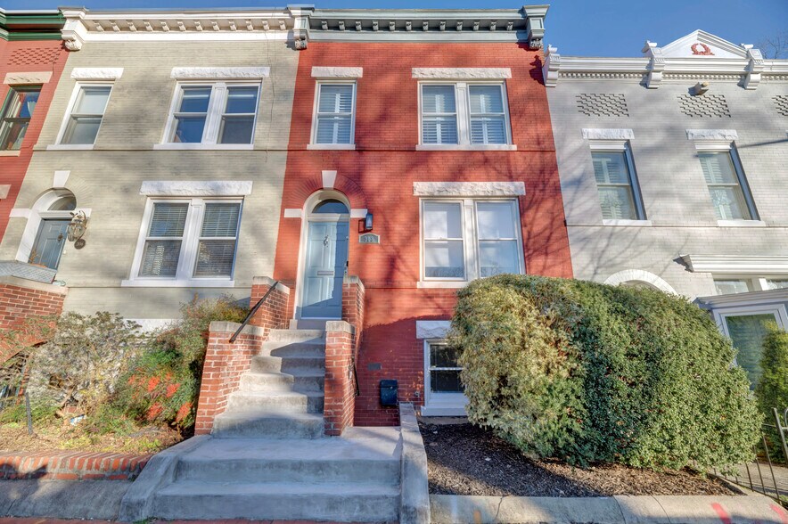 Building Photo - 308 11th St SE