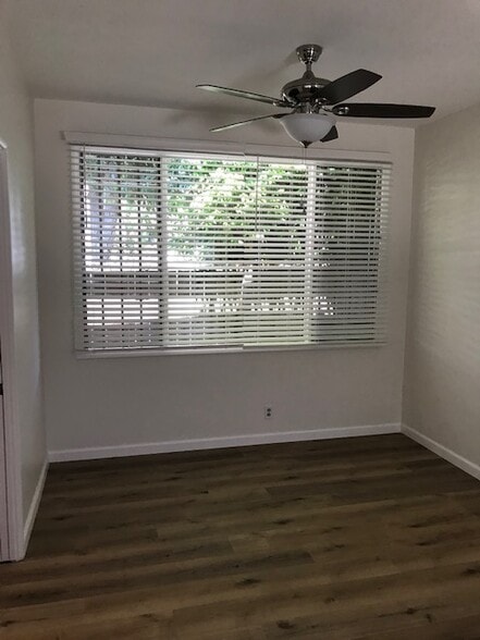 Dining room - 374 Carroll Park E
