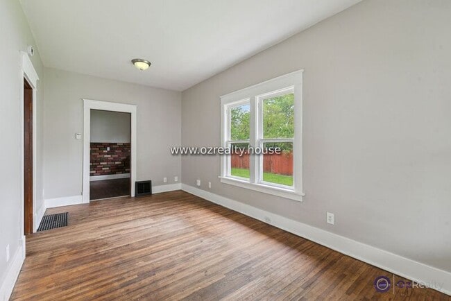 Building Photo - 2027 Berkshire Pl