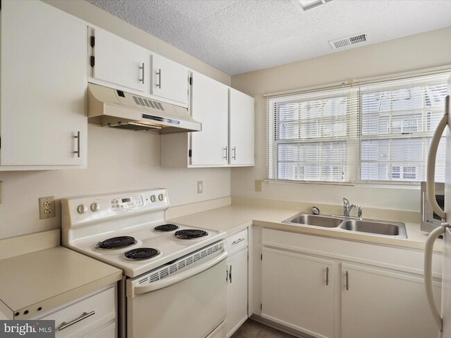 Building Photo - 1108 Huntmaster Terrace NE