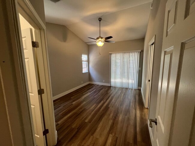 Building Photo - Great Three Bed House in Cul-De-Sac Neighb...