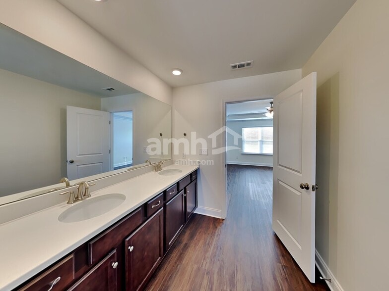 Building Photo - 5305 Virtue Ave