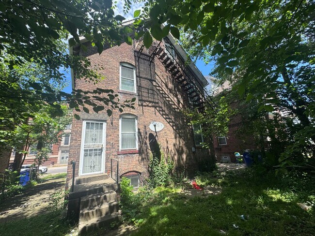 Building Photo - 15322 Yorick Ave