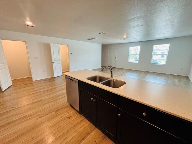 Building Photo - 13725 Knights Br Dr