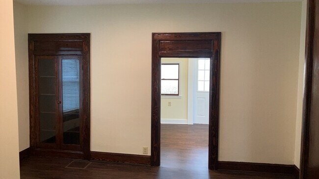 Building Photo - 319 E Canal St