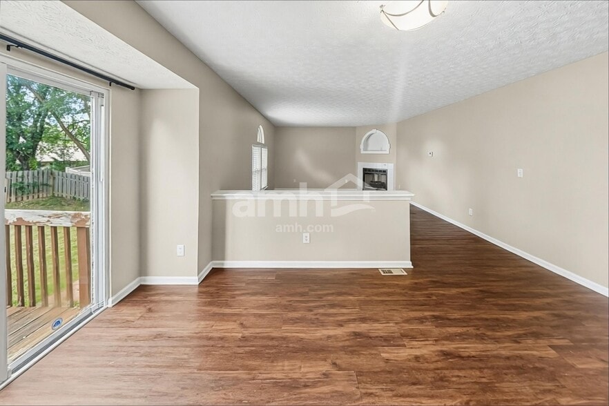 Building Photo - 340 Evergreen Cir