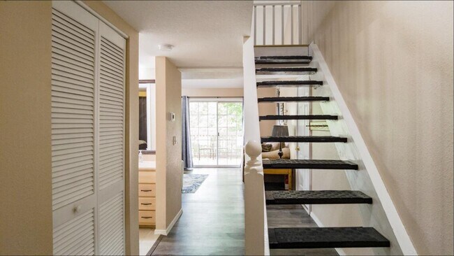 Building Photo - 420 Fall Creek Dr