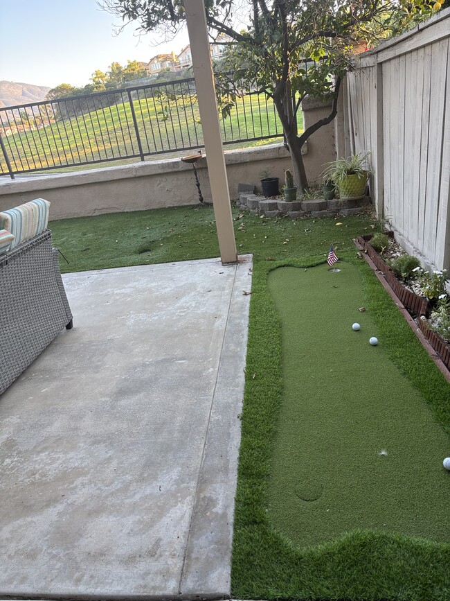 Building Photo - 2300 Greenbriar Dr