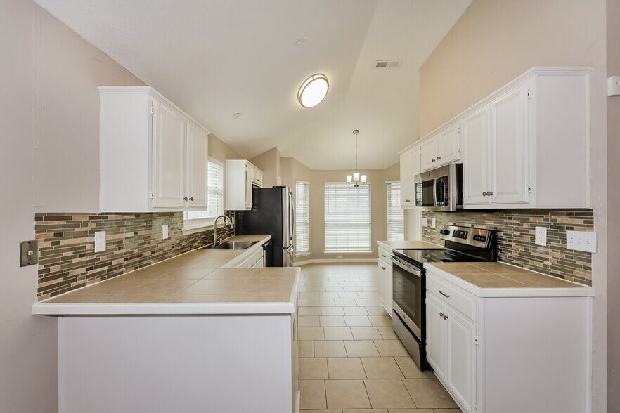 Building Photo - 2613 Clovermeadow Dr