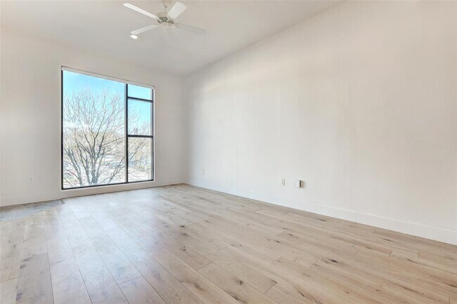 Building Photo - 2525 S Lamar Blvd