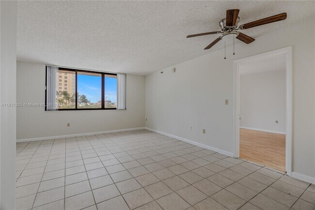 Building Photo - 540 Brickell Key Dr