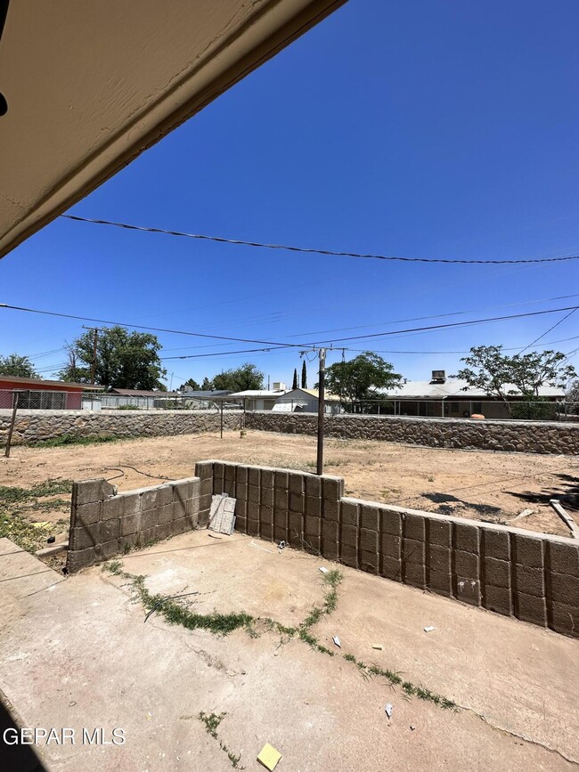 Building Photo - 9020 Mt Shasta Dr