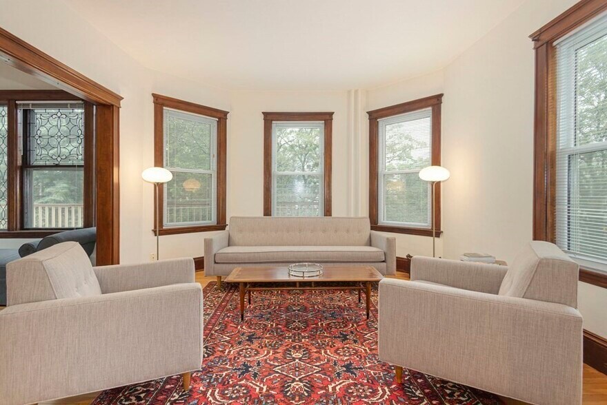 Building Photo - 38 Russell St