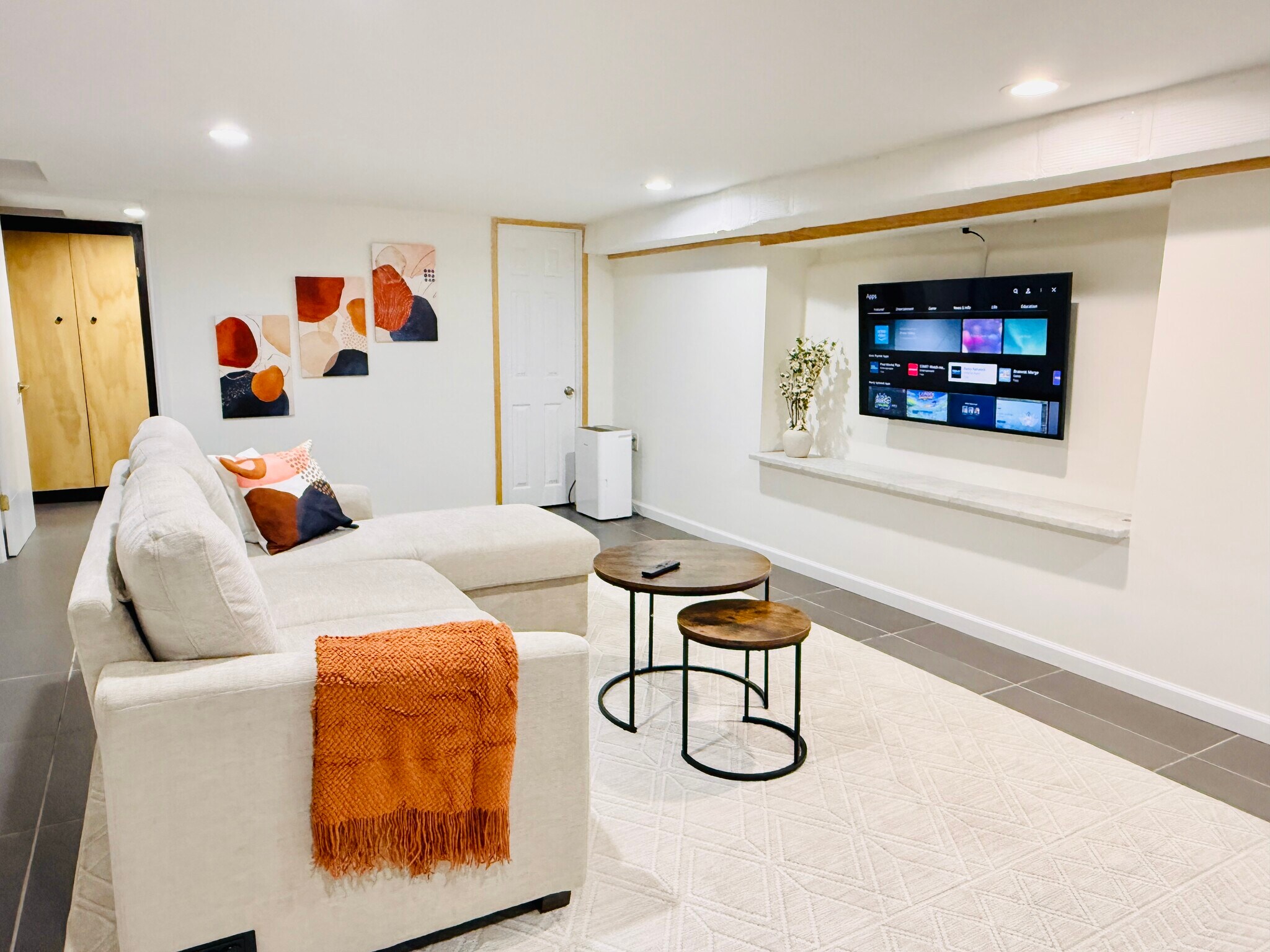 Secondary living room - 2504 E York St