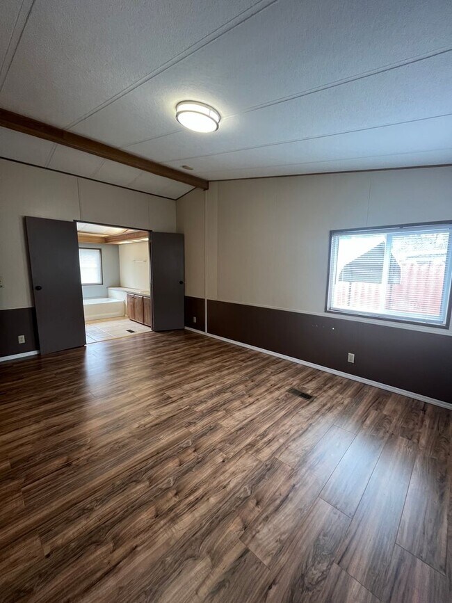 Building Photo - 3-Bedroom 2-Bathroom home with HUGE Shop in Cedar Flats