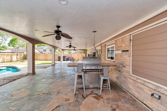 Building Photo - 12418 Mill Ridge Dr