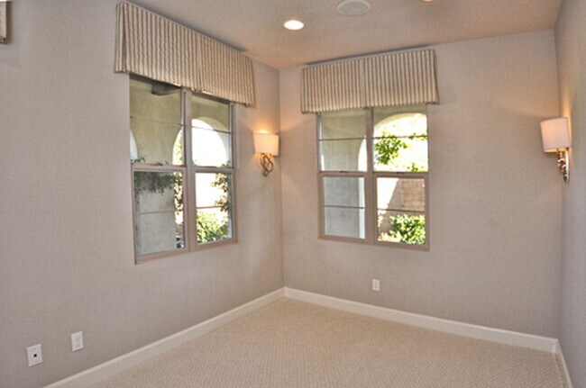 Building Photo - 3BD Home with Amazing Panoramic Ocean Views!