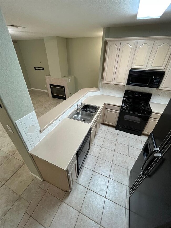 Building Photo - 2100 Pipers Field Dr