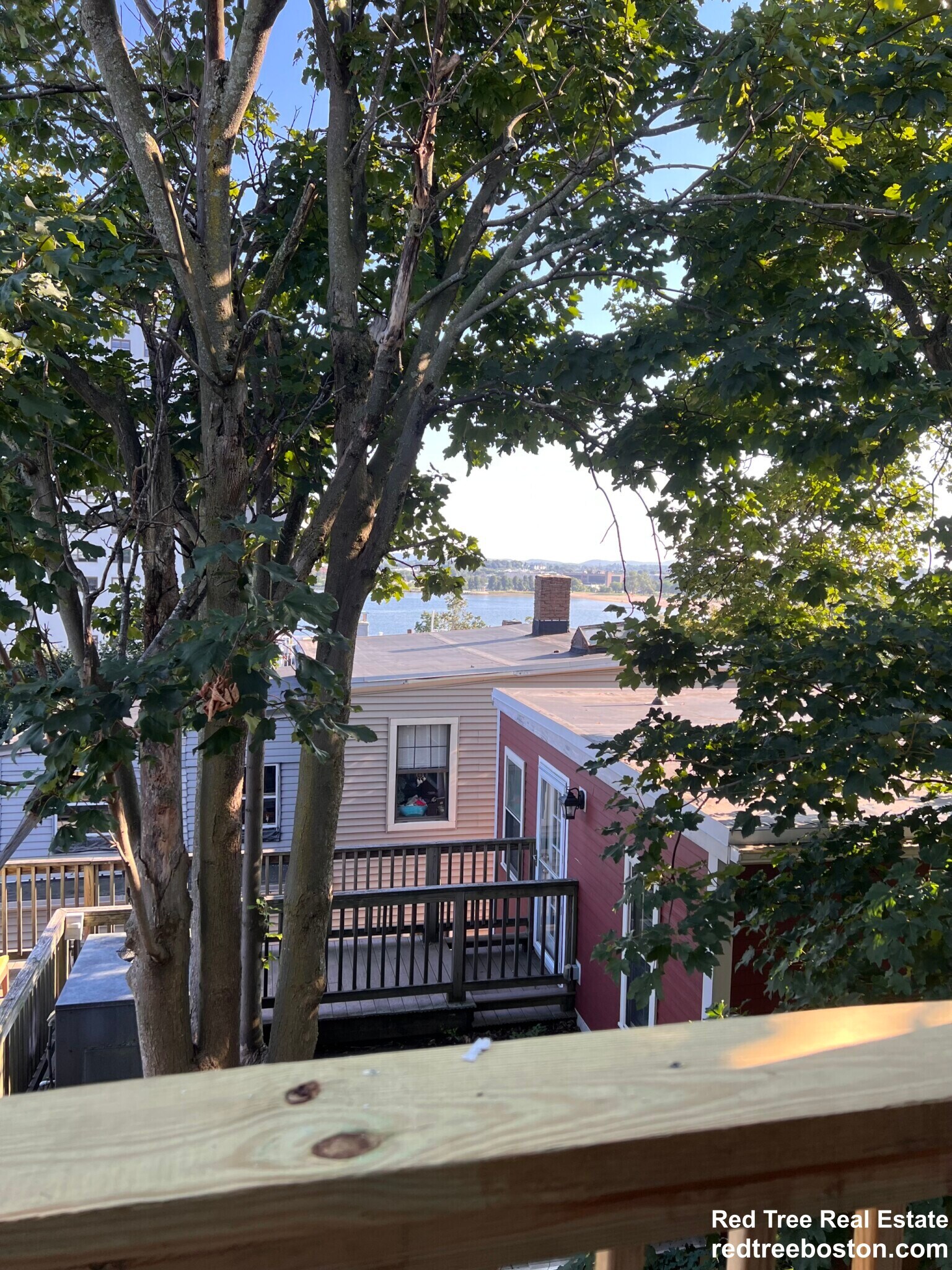 Building Photo - 401 E 7th St