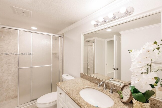 Building Photo - 4152 Inverrary Dr