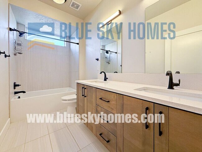 Building Photo - 3273 S Yorktown Ln