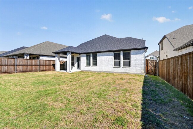 Building Photo - Spacious 5-Bedroom, 4-Bath Home with Washer, Dryer & Refrigerator