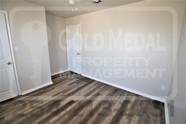 Building Photo - 3304 Barcelona Dr
