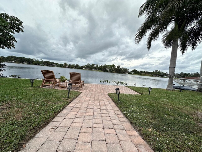 Building Photo - 6657 Paul Mar Dr