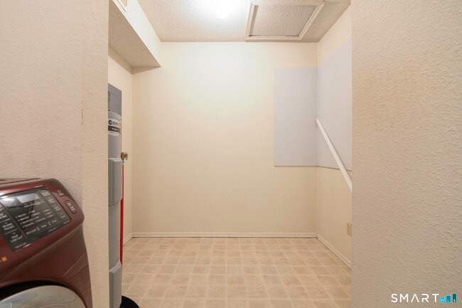 Building Photo - 82 Crown Knoll Ct