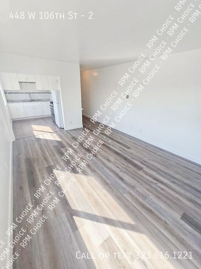 Building Photo - 448 W 106th St