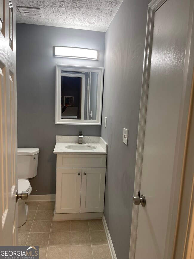 Building Photo - 235 Deerfield Dr