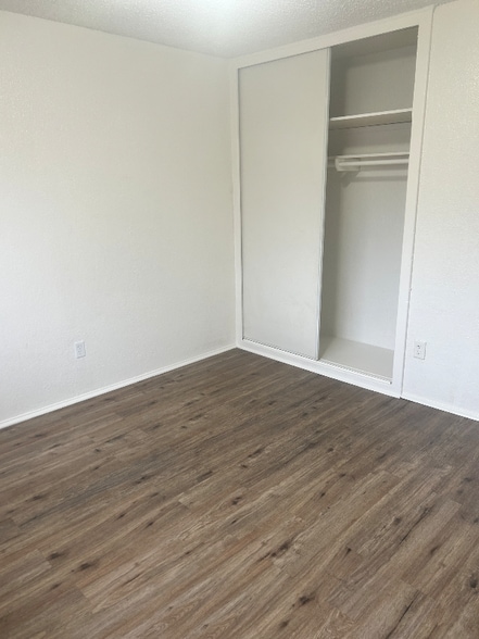 Building Photo - 736 W Century Blvd