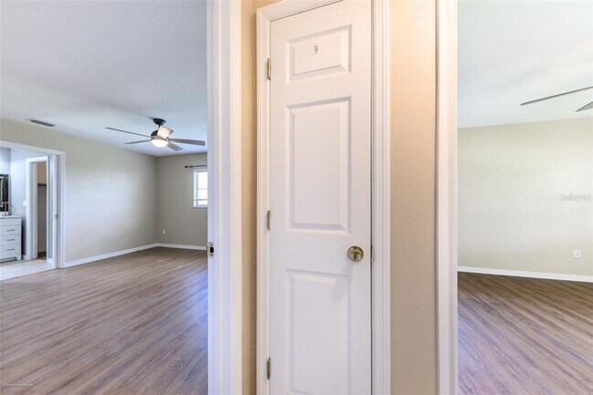 Building Photo - 2498 Abscott St