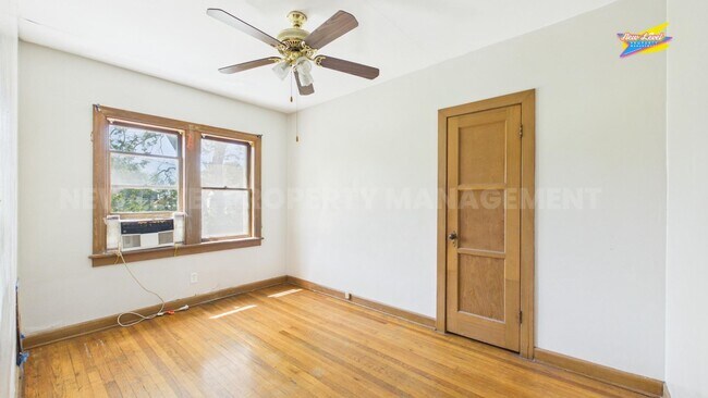 Building Photo - 413 E 6th St